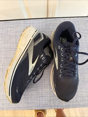 Brooks Navy and Gray Women’s Running Sneakers
